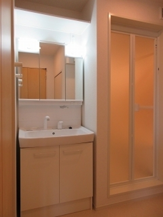 シャワー付洗面化粧台