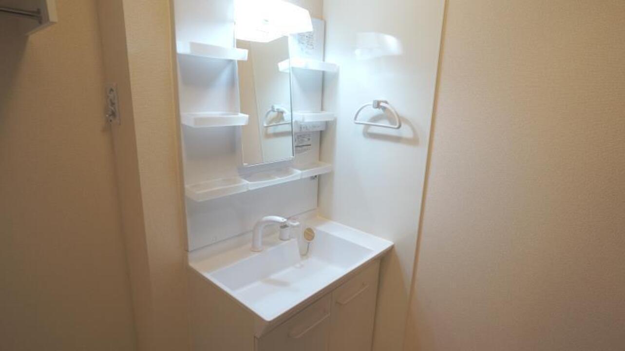 シャワー付洗面化粧台