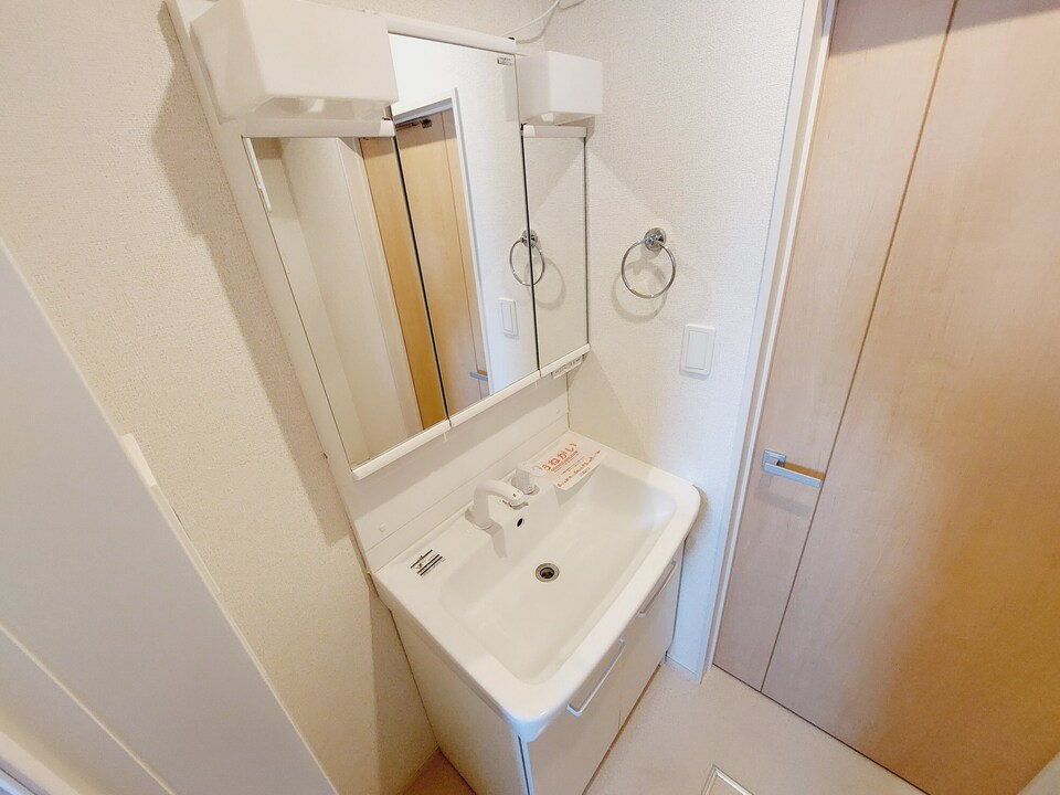 シャワー付洗面化粧台