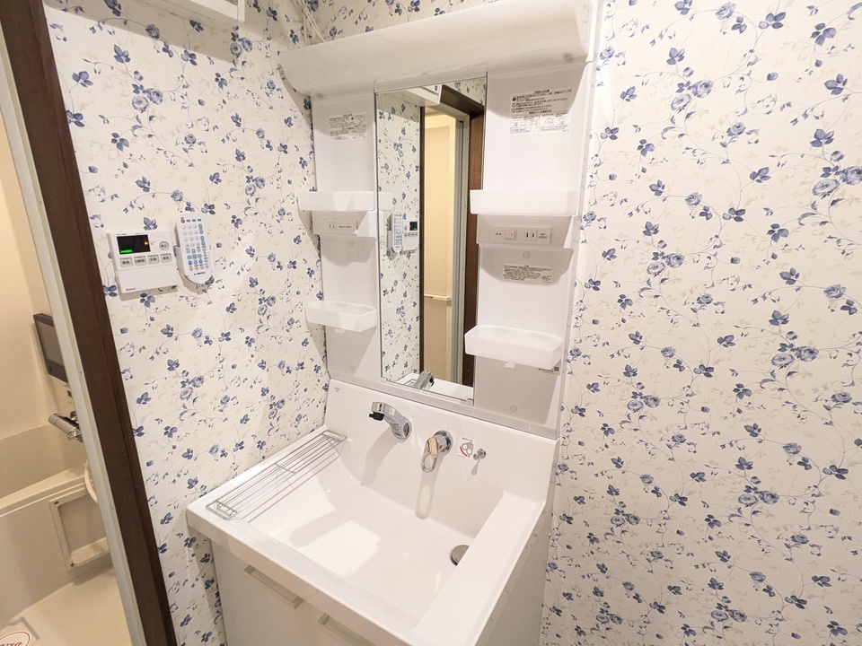 シャワー付洗面化粧台