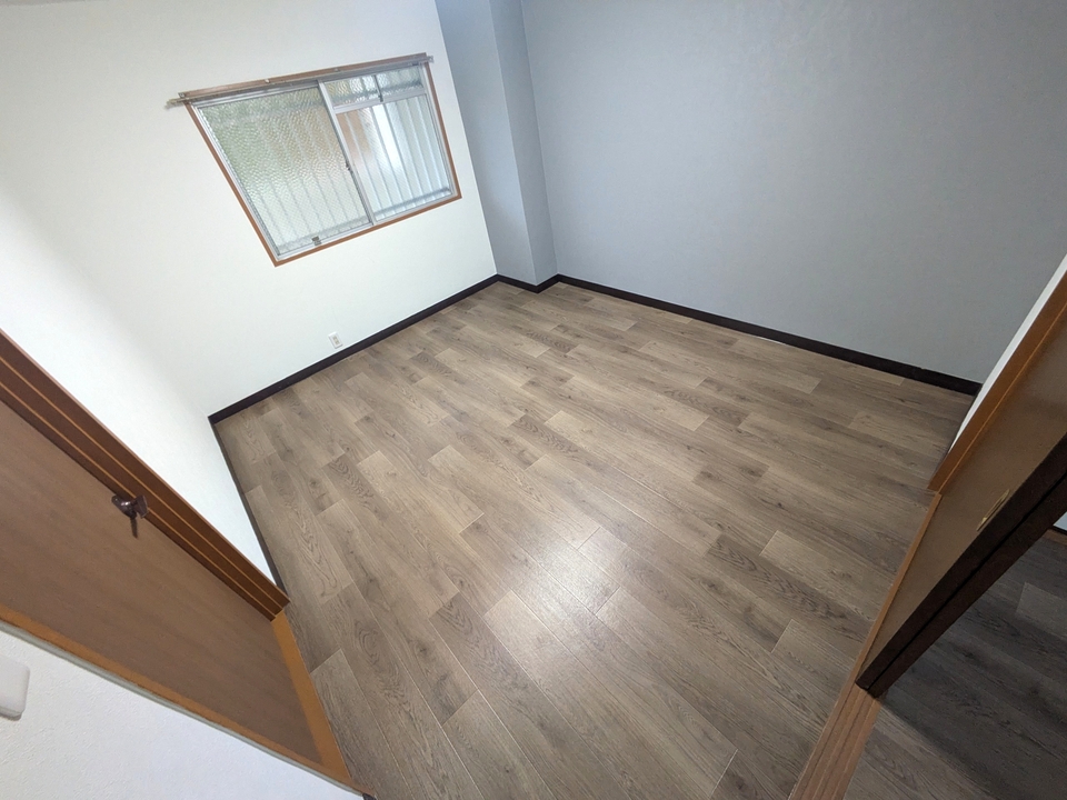 洋室（北西側）