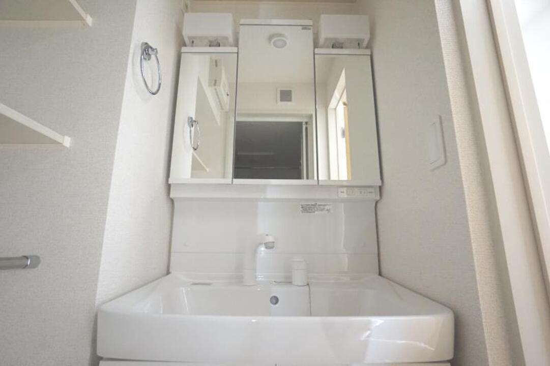 シャワー付洗面化粧台