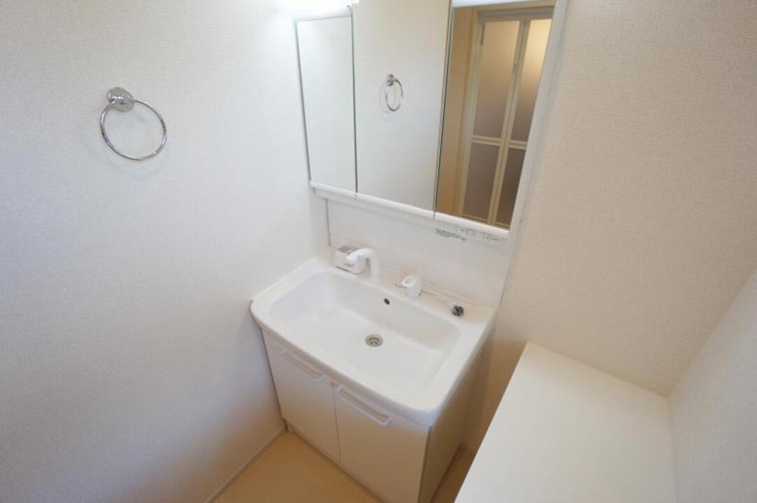 シャワー付洗面化粧台