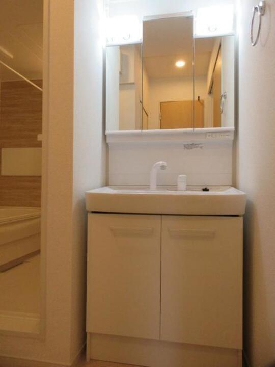 シャワー付洗面化粧台