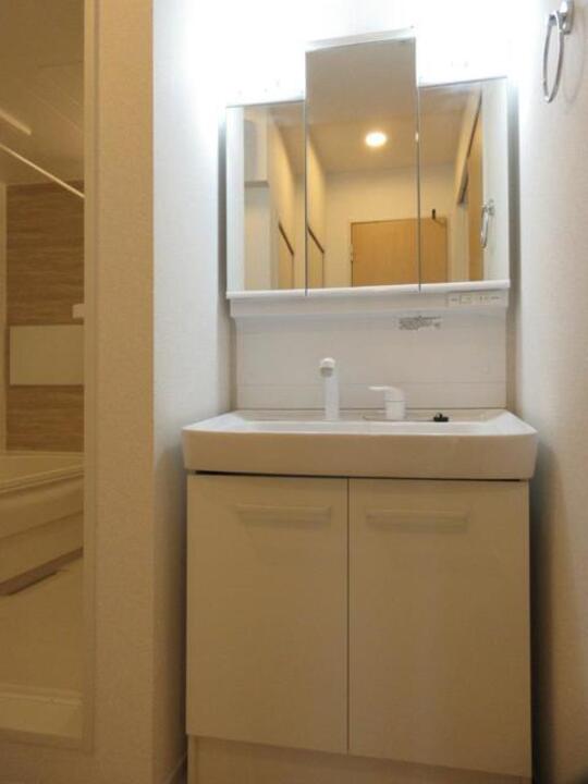 シャワー付洗面化粧台