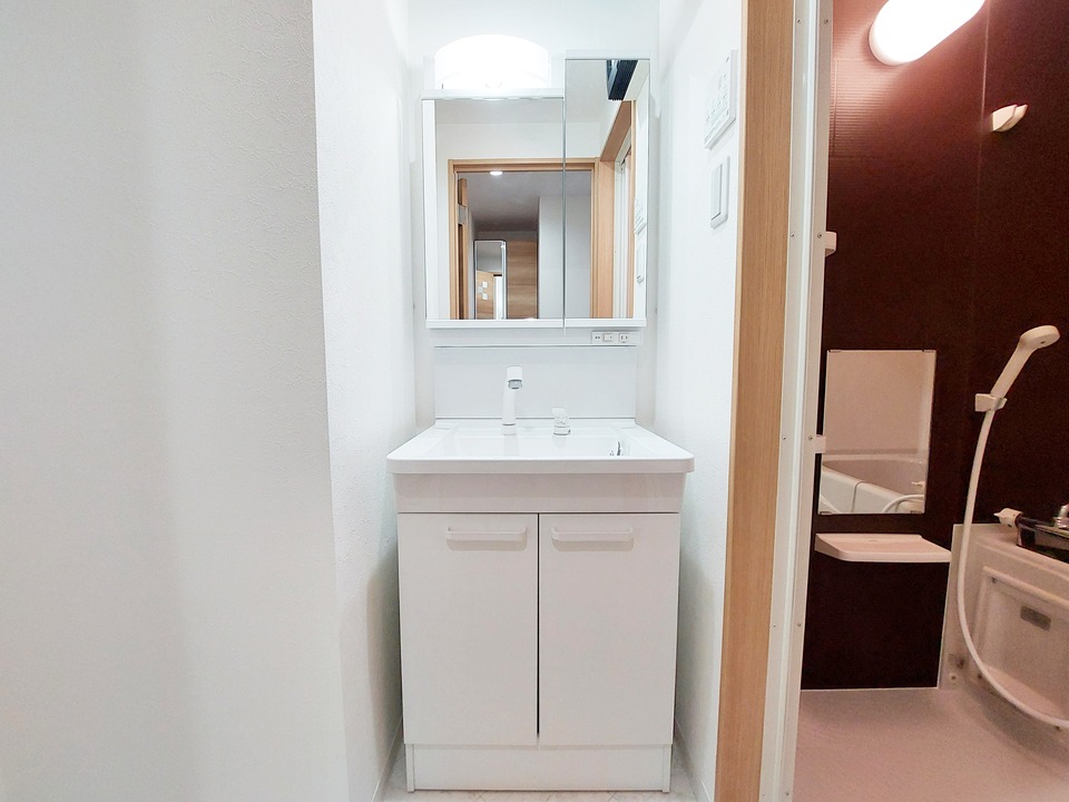 シャワー付洗面化粧台