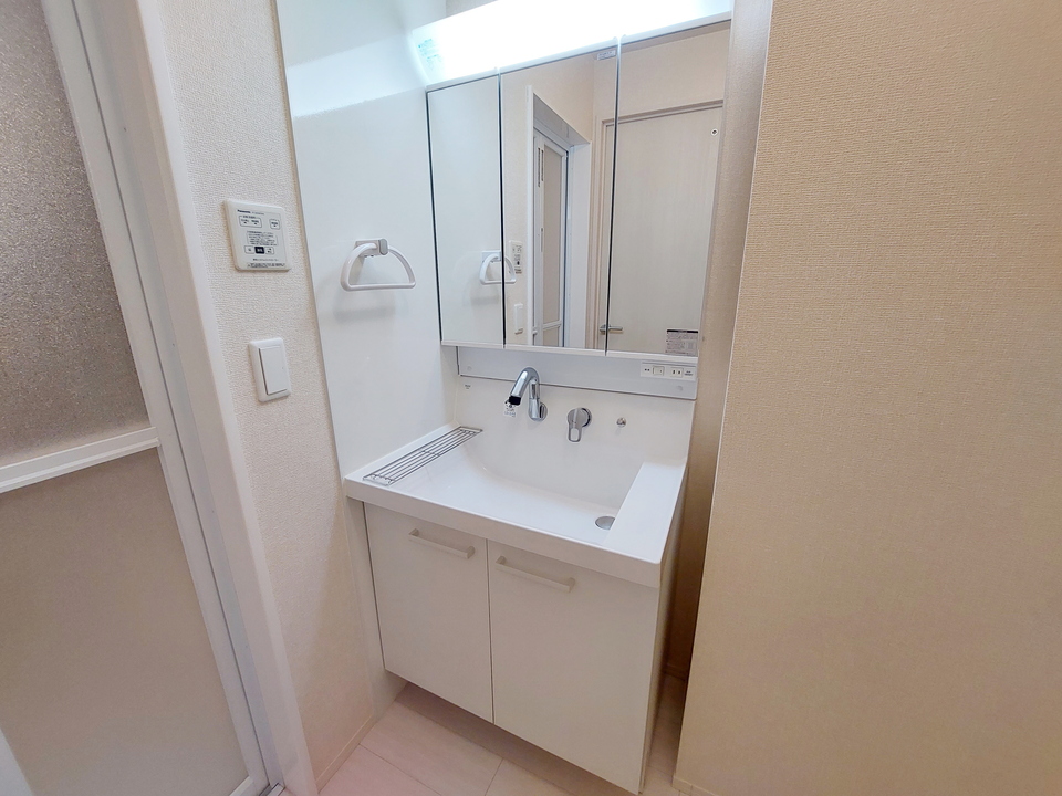 シャワー付洗面化粧台