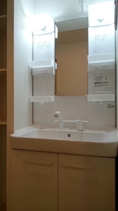 シャワー付洗面化粧台