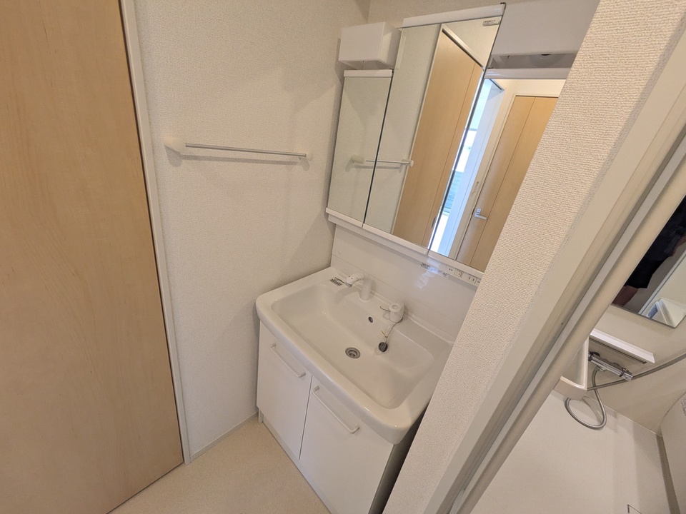 シャワー付洗面化粧台