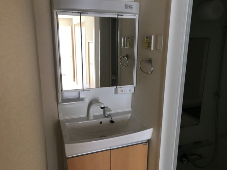 シャワー付洗面化粧台