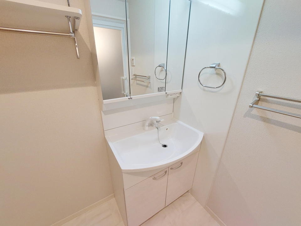 シャワー付洗面化粧台