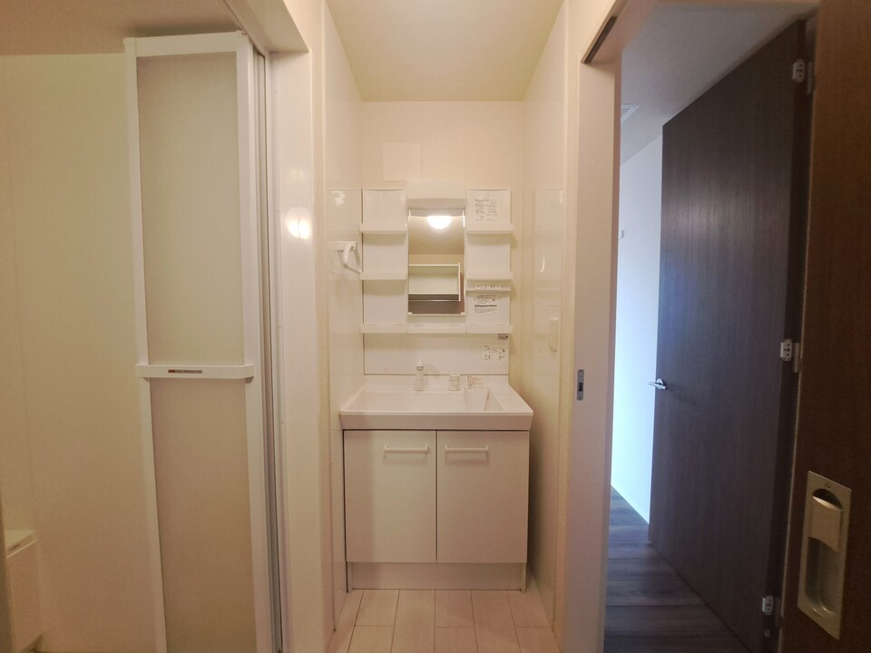 シャワー付洗面化粧台