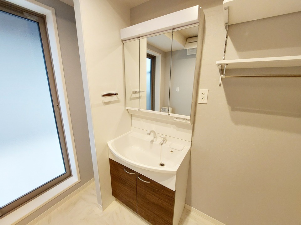 シャワー付洗面化粧台