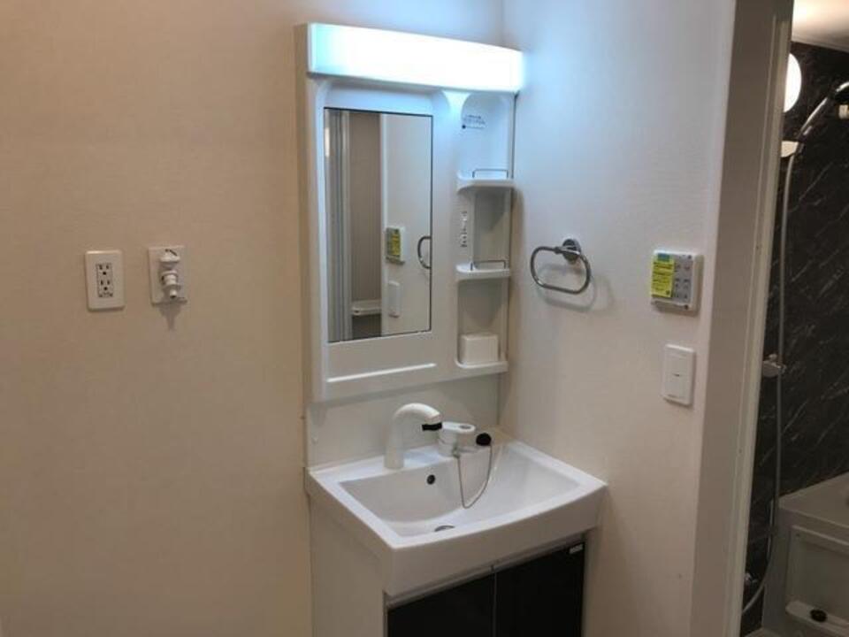 シャワー付洗面化粧台