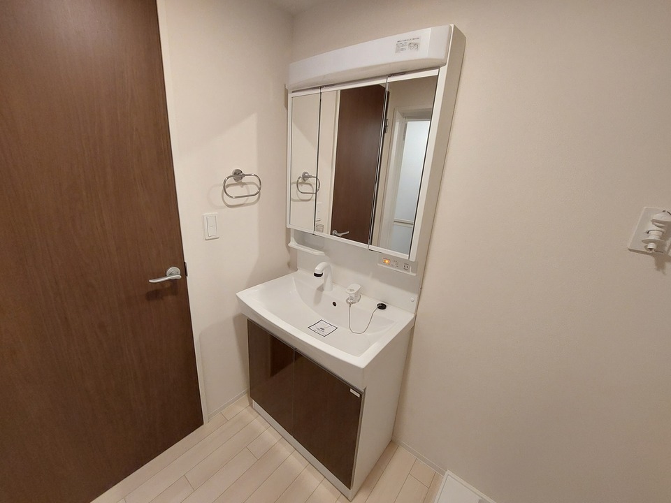 シャワー付洗面化粧台