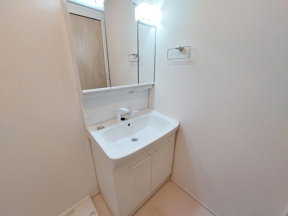 シャワー付洗面化粧台