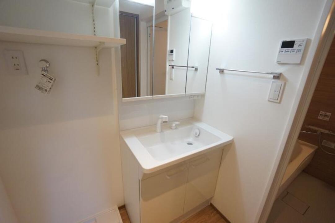 シャワー付洗面化粧台