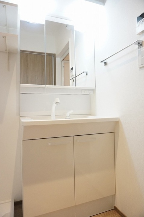 シャワー付洗面化粧台