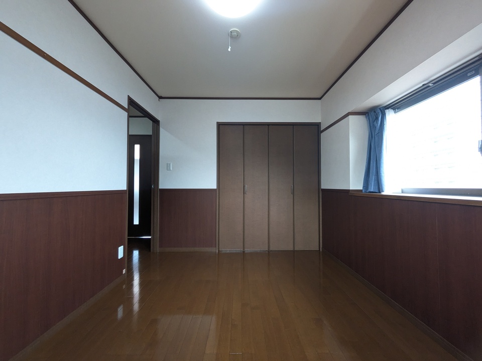 洋室（北西側）