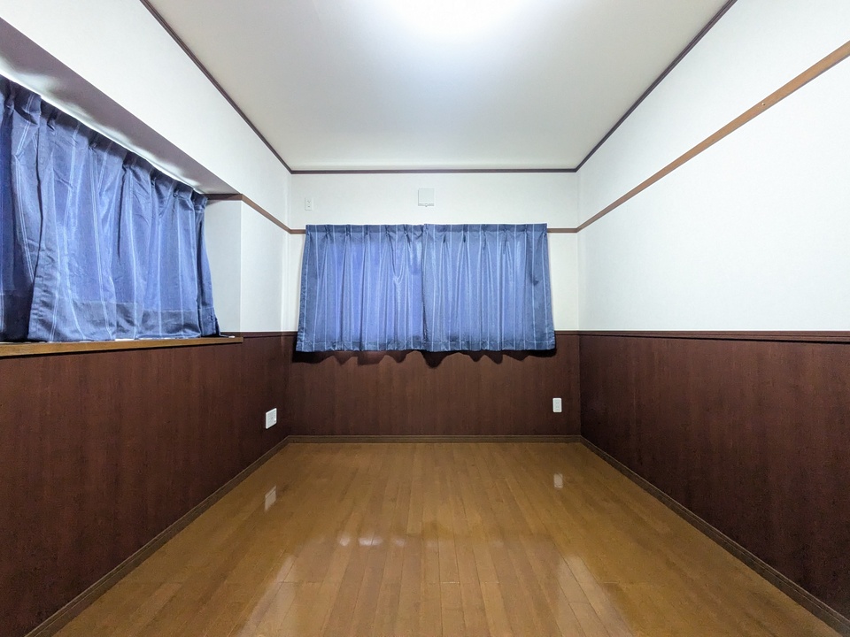 洋室（北西側）