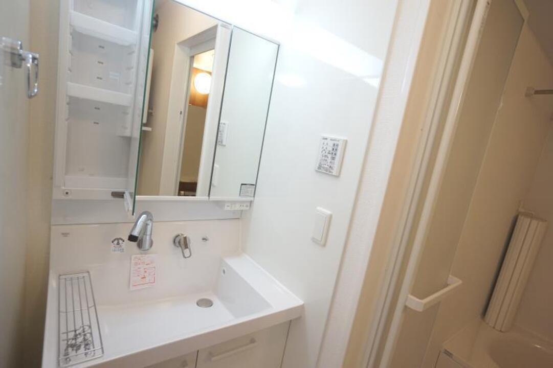 シャワー付洗面化粧台