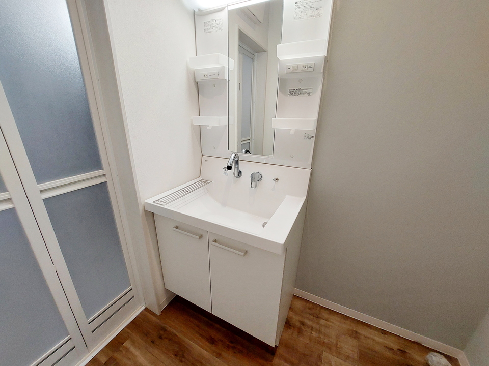 シャワー付洗面化粧台