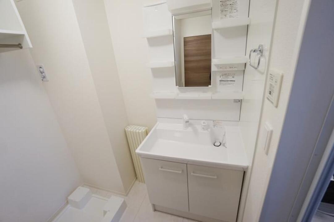 シャワー付洗面化粧台