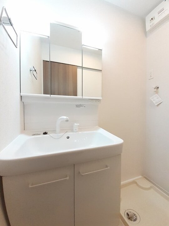 シャワー付洗面化粧台