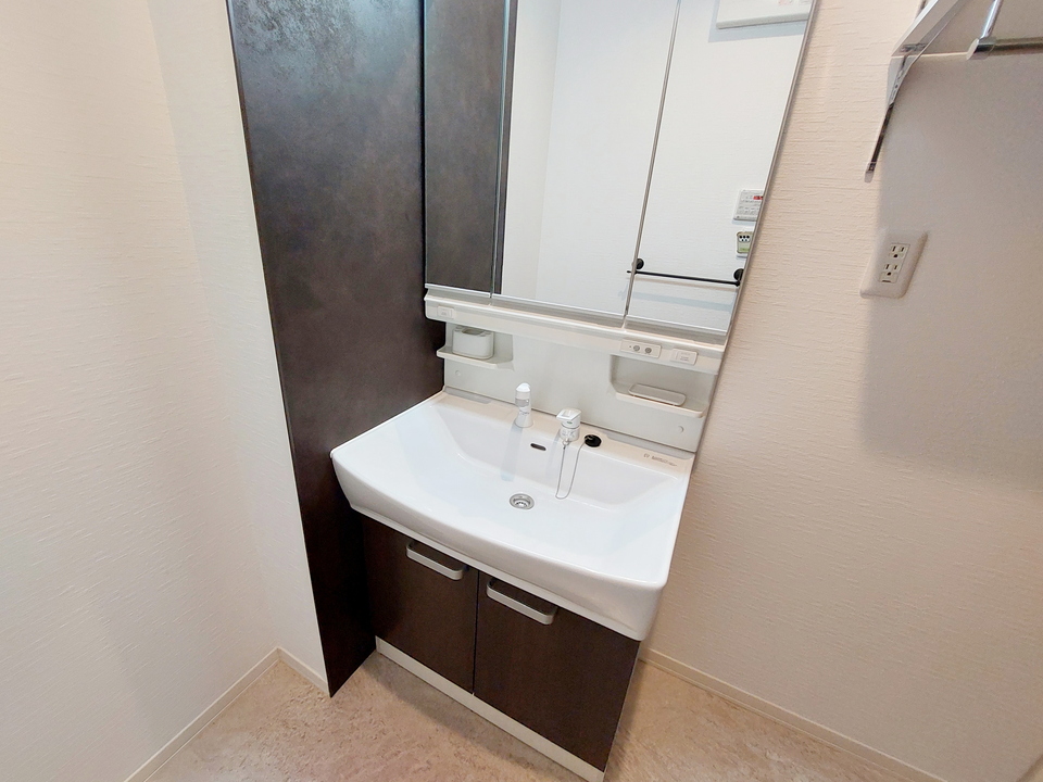 シャワー付洗面化粧台