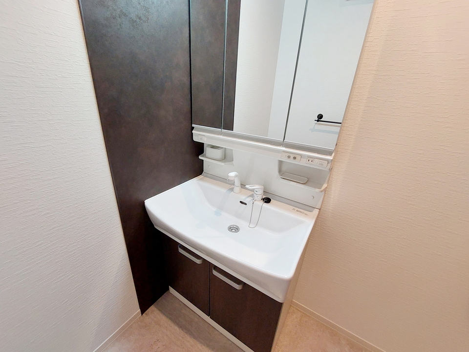 シャワー付洗面化粧台