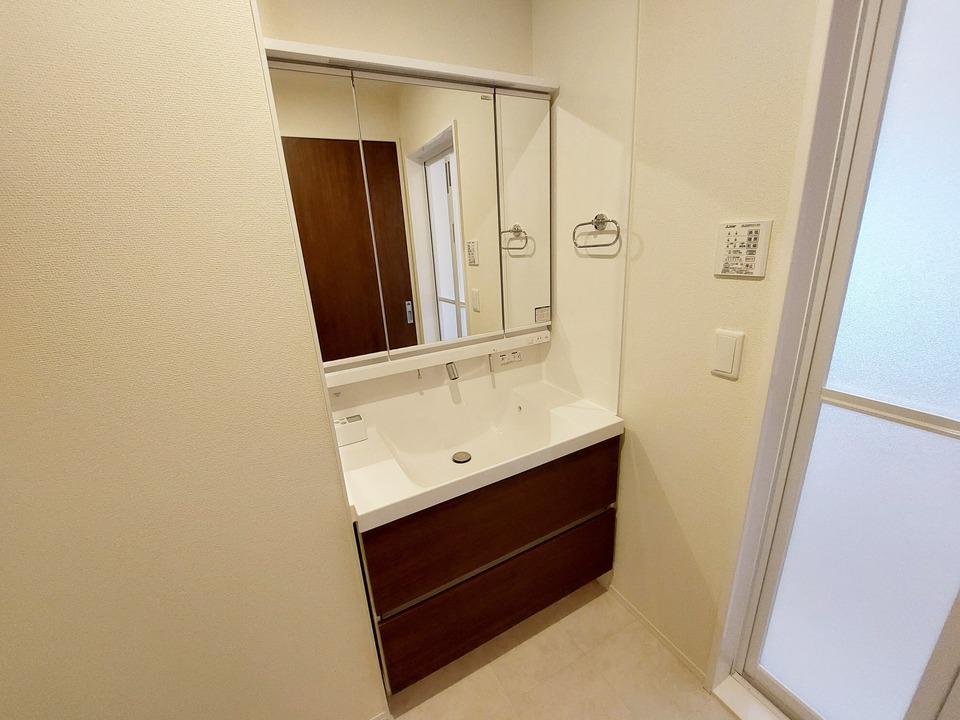 シャワー付洗面化粧台