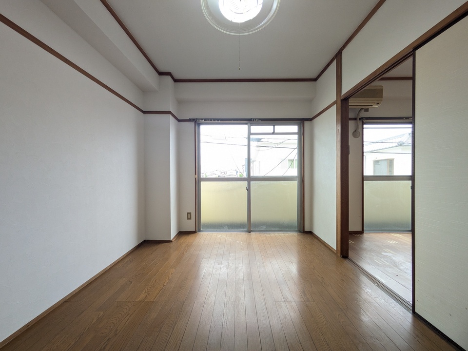 洋室（北東側）