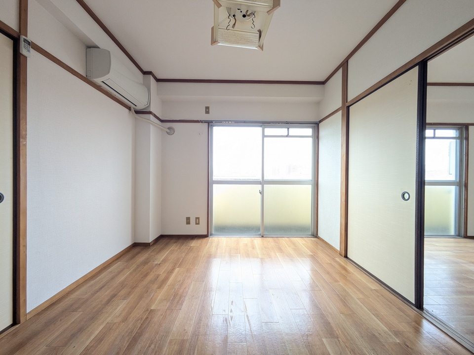 洋室（北東側）