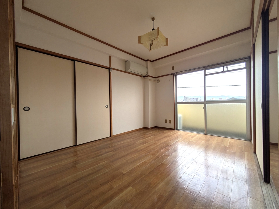 洋室（北東側）