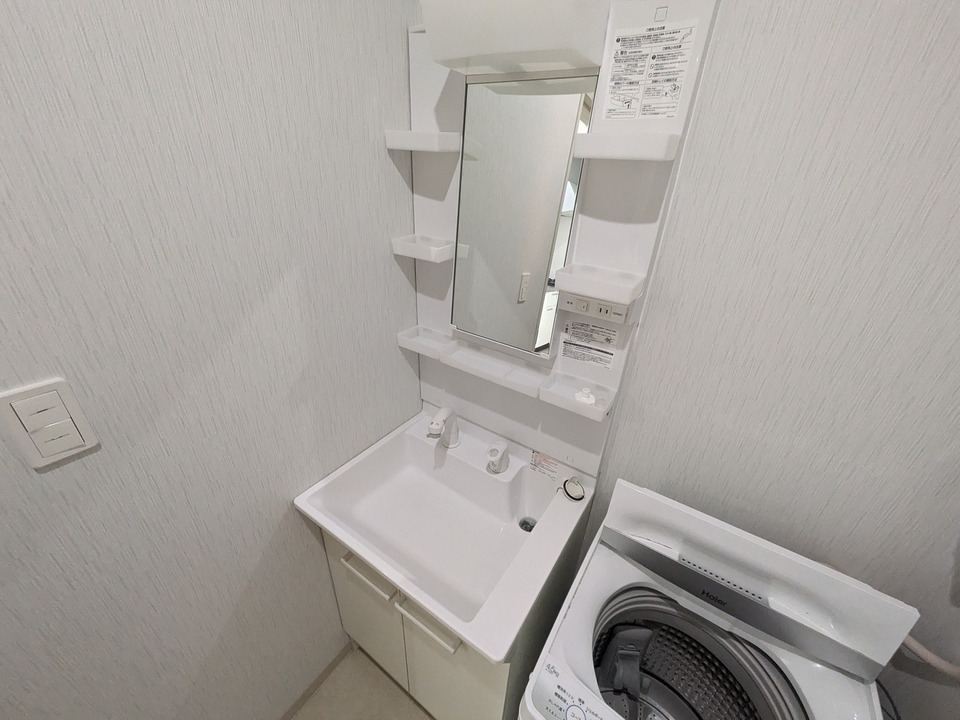 シャワー付洗面化粧台
