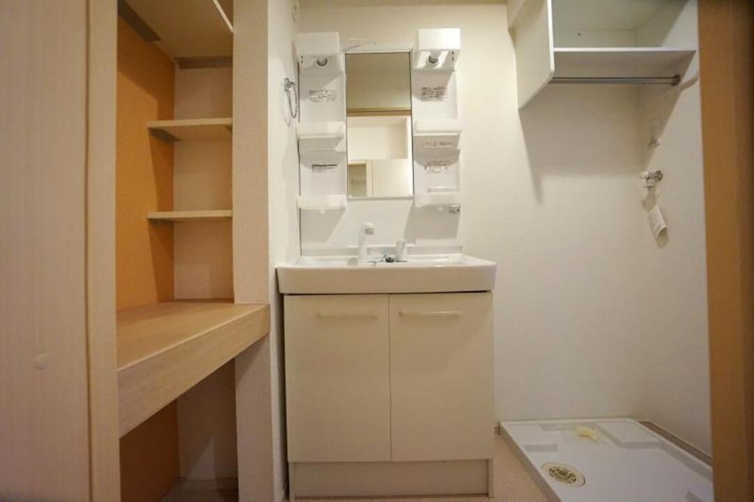 シャワー付洗面化粧台
