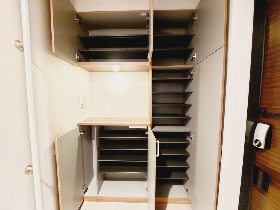 シューズボックス