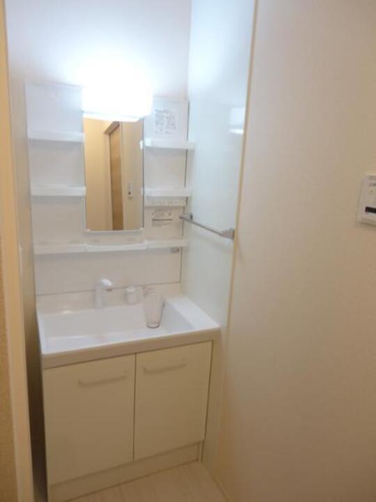 シャワー付洗面化粧台