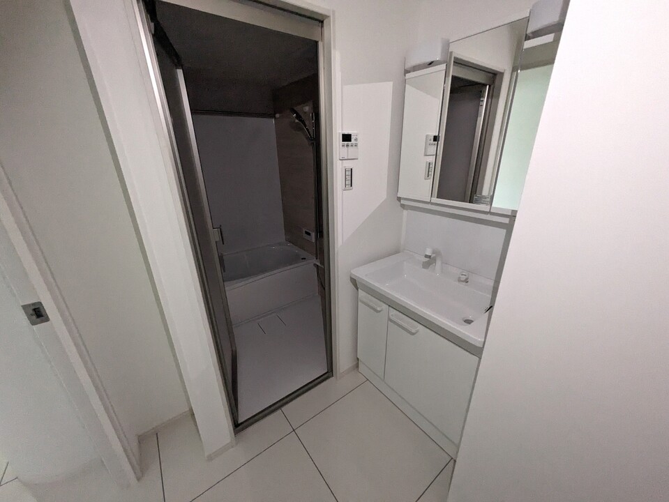 シャワー付洗面化粧台