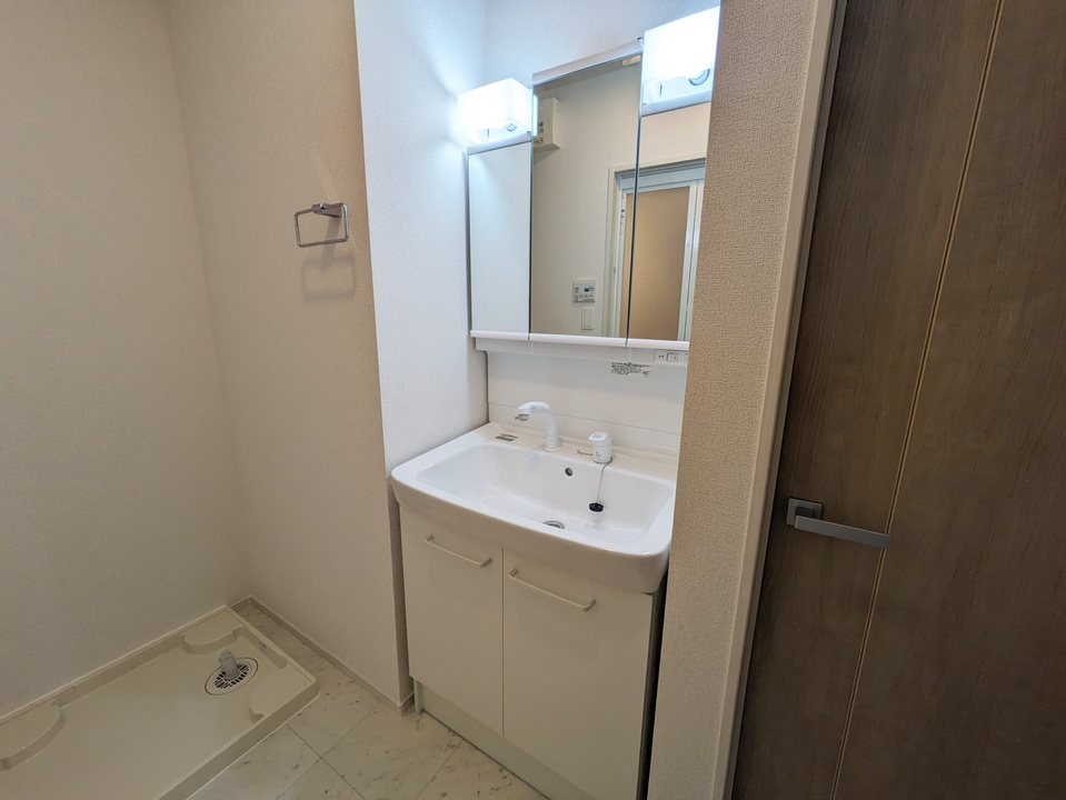 シャワー付洗面化粧台