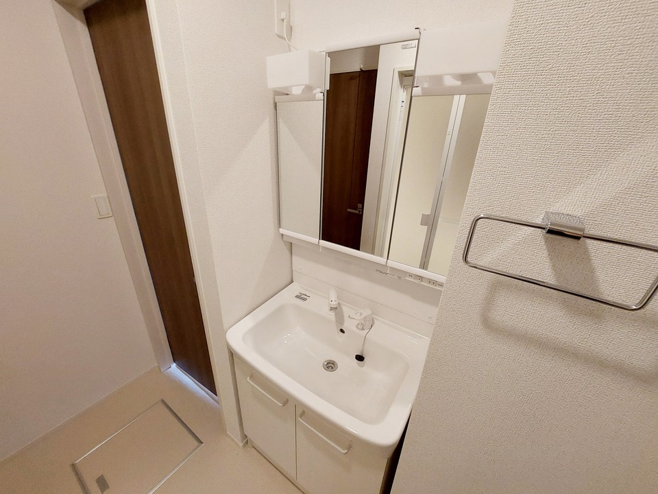 シャワー付洗面化粧台