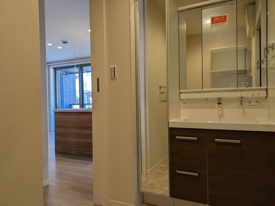 シャワー付洗面化粧台