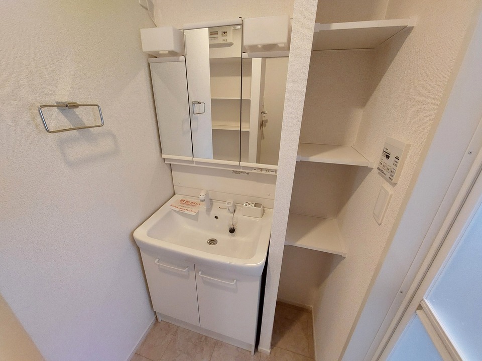 シャワー付洗面化粧台