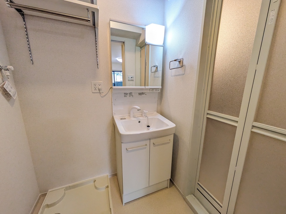 シャワー付洗面化粧台