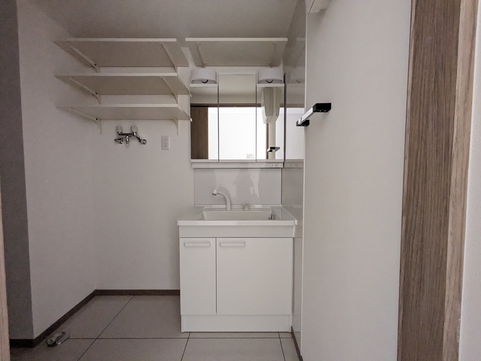 シャワー付洗面化粧台