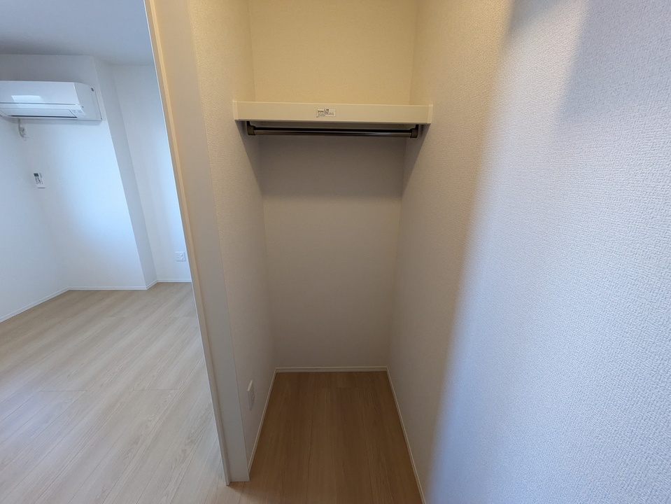 クローゼット（洋室6.1帖）