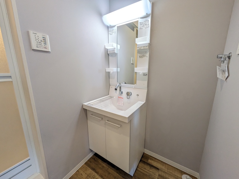 シャワー付洗面化粧台