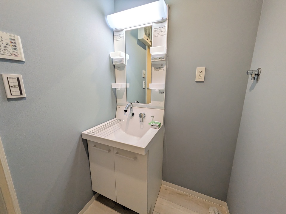 シャワー付洗面化粧台