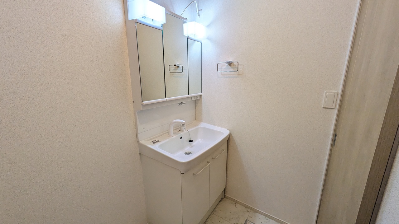 シャワー付洗面化粧台