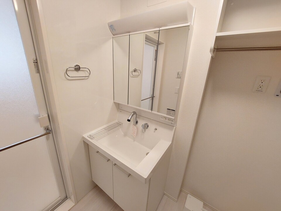 シャワー付洗面化粧台